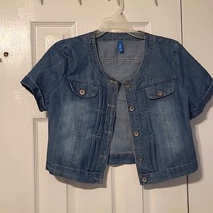 *NWOT* LXQ jean crop shirt fits like M/L